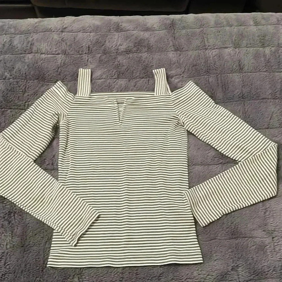 2/15 Seriously soft olive and white striped longsleeve T-shirt - Picture 1 of 4